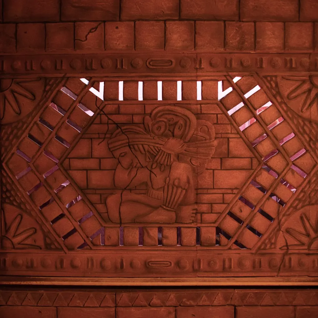 Le Temple Maya — Le bas-relief
